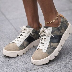 Bernardo Camo Leather Suede Lace-Up Sneakers Size 8 Chunky Lug Sole